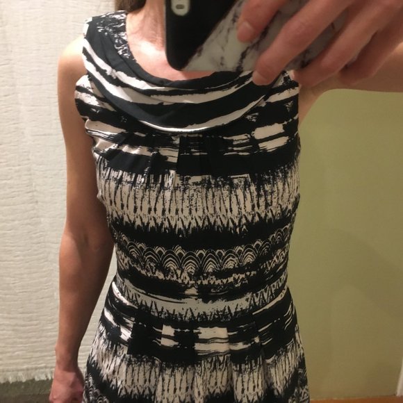 Abstract print sleeveless dress - Picture 7 of 7